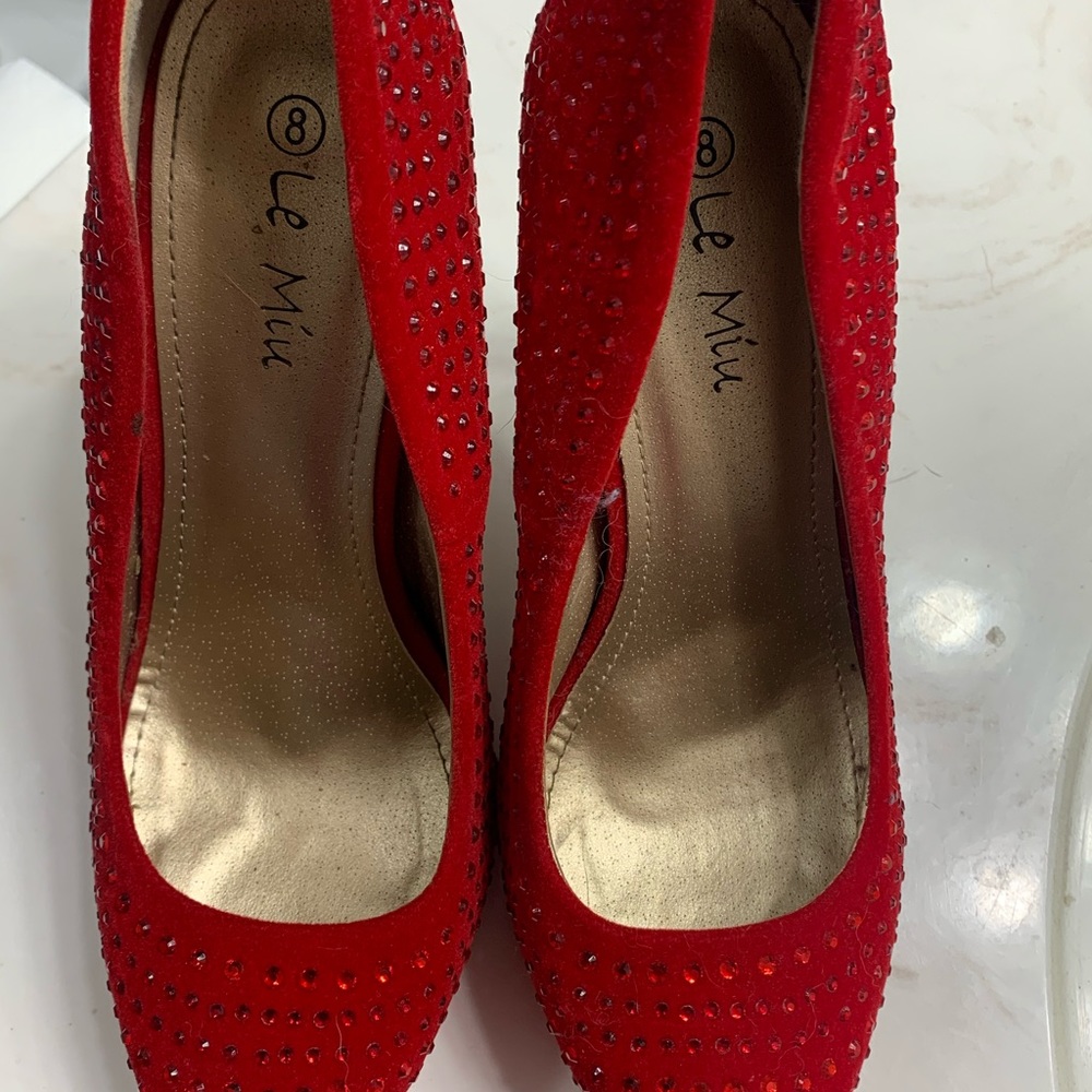 Red high heels - Picture 2 of 4